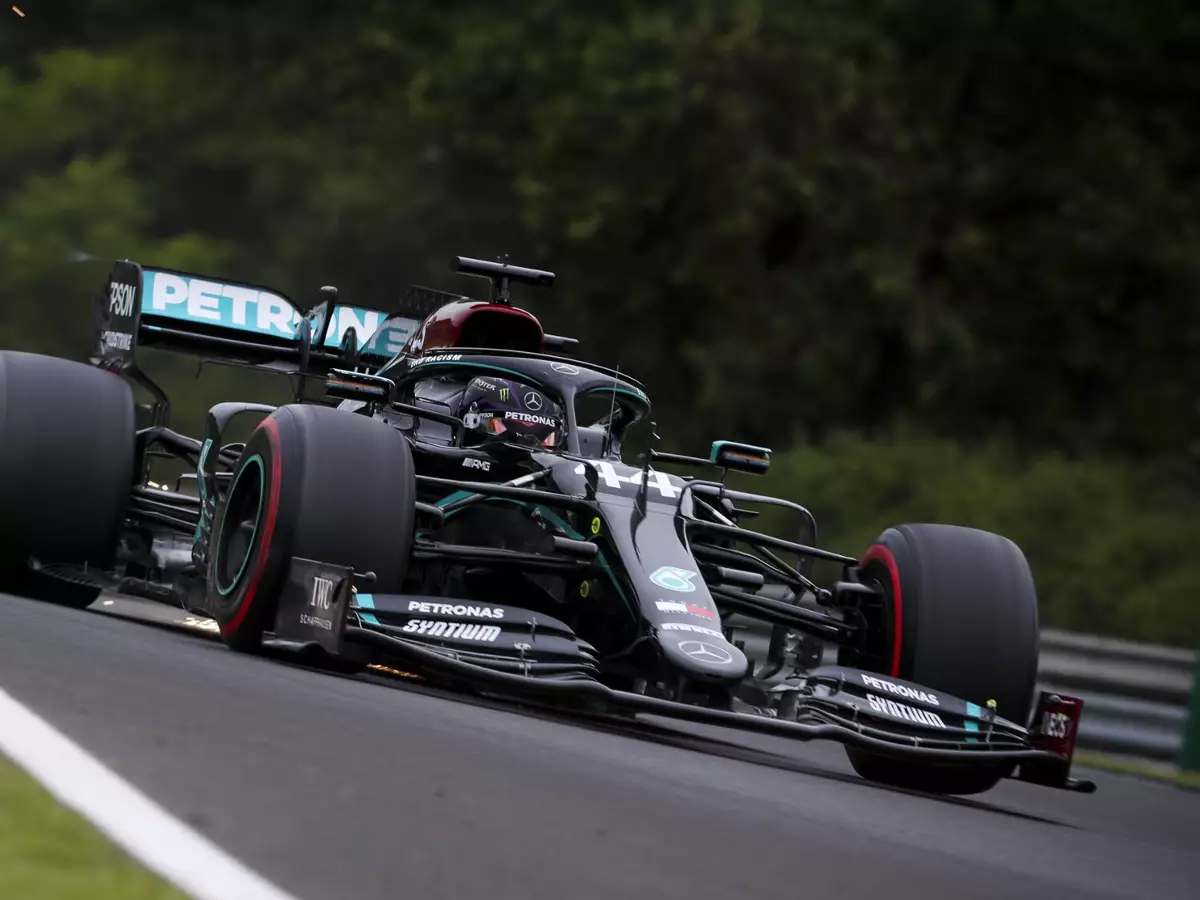 Lewis Hamilton Foto zur News: F1 Ungarn 2020: Mercedes dominiert erstes Training nach Belieben