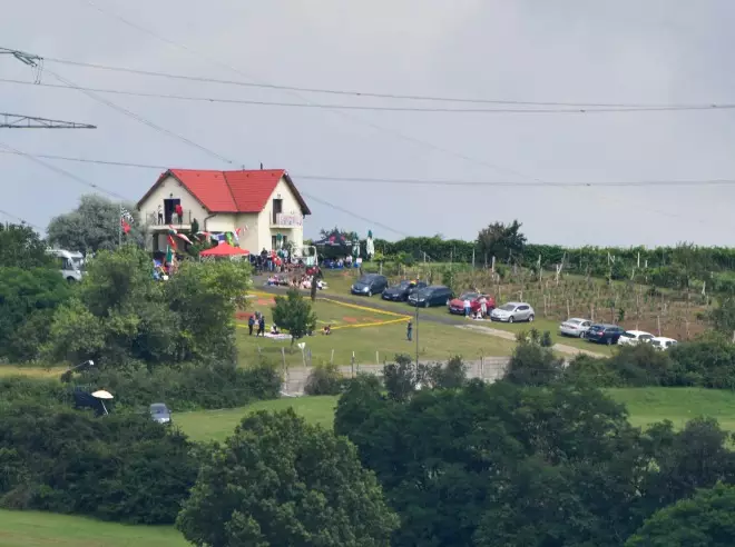 Foto zur News: Trotz "Geisterrennen": Diese Fans kamen trotzdem zum Ungarn-GP