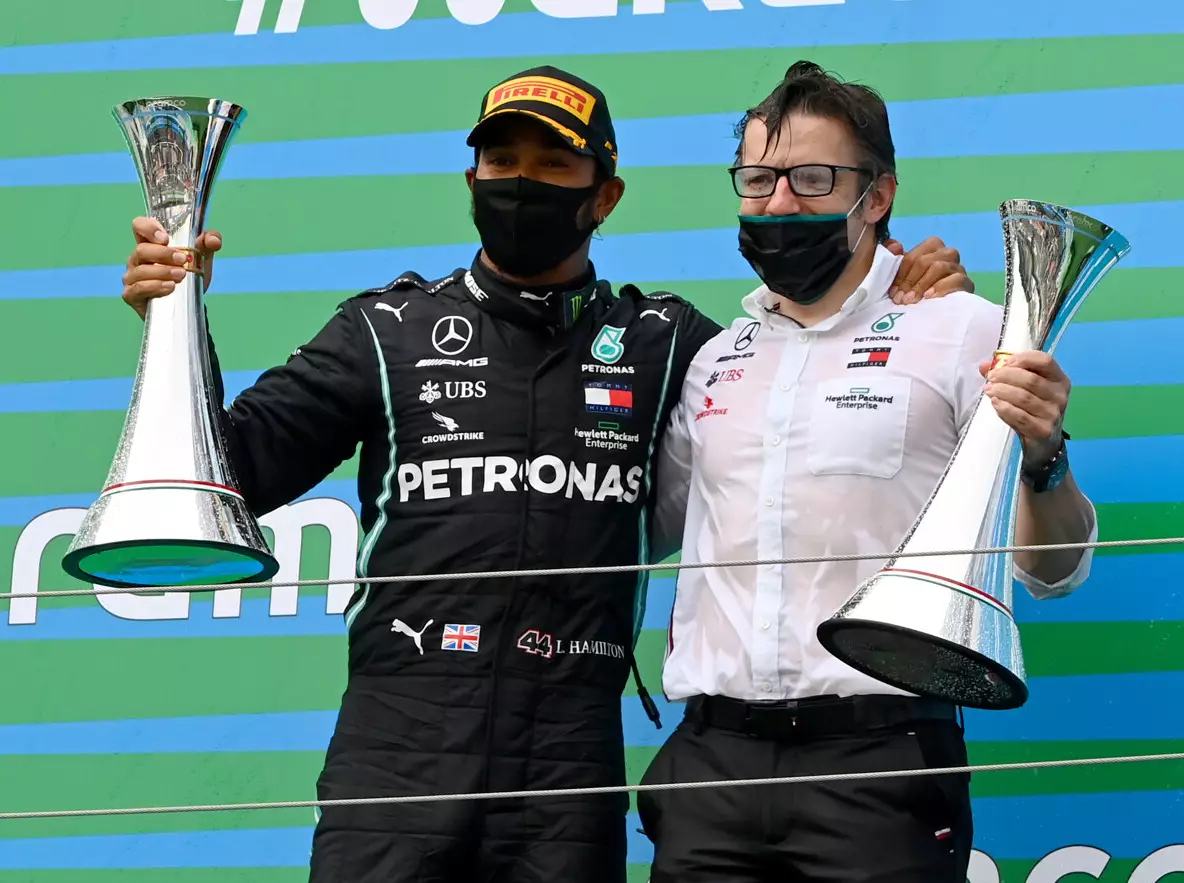 Foto zur News: Hamilton: "Ich dachte, ihr habt gesagt, Verstappen ist ausgeschieden?"