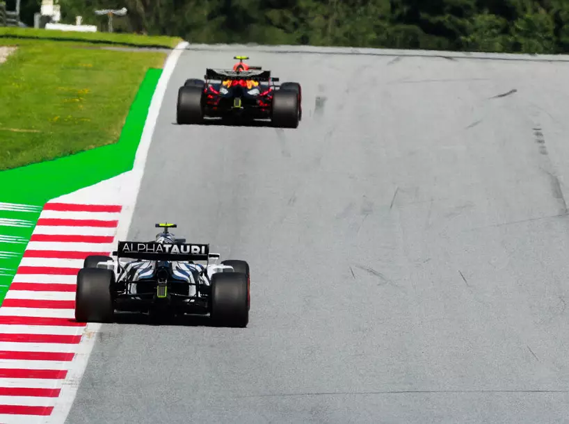 Alexander Albon, Pierre Gasly Foto zur News: Helmut Marko bestätigt: Red Bull träumt von vier gleichen Autos