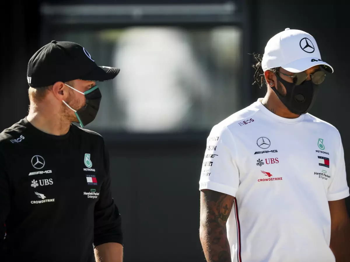 Valtteri Bottas, Lewis Hamilton Foto zur News: Frage nach Schwächen des W11: Betretenes Schweigen bei Mercedes-Duo