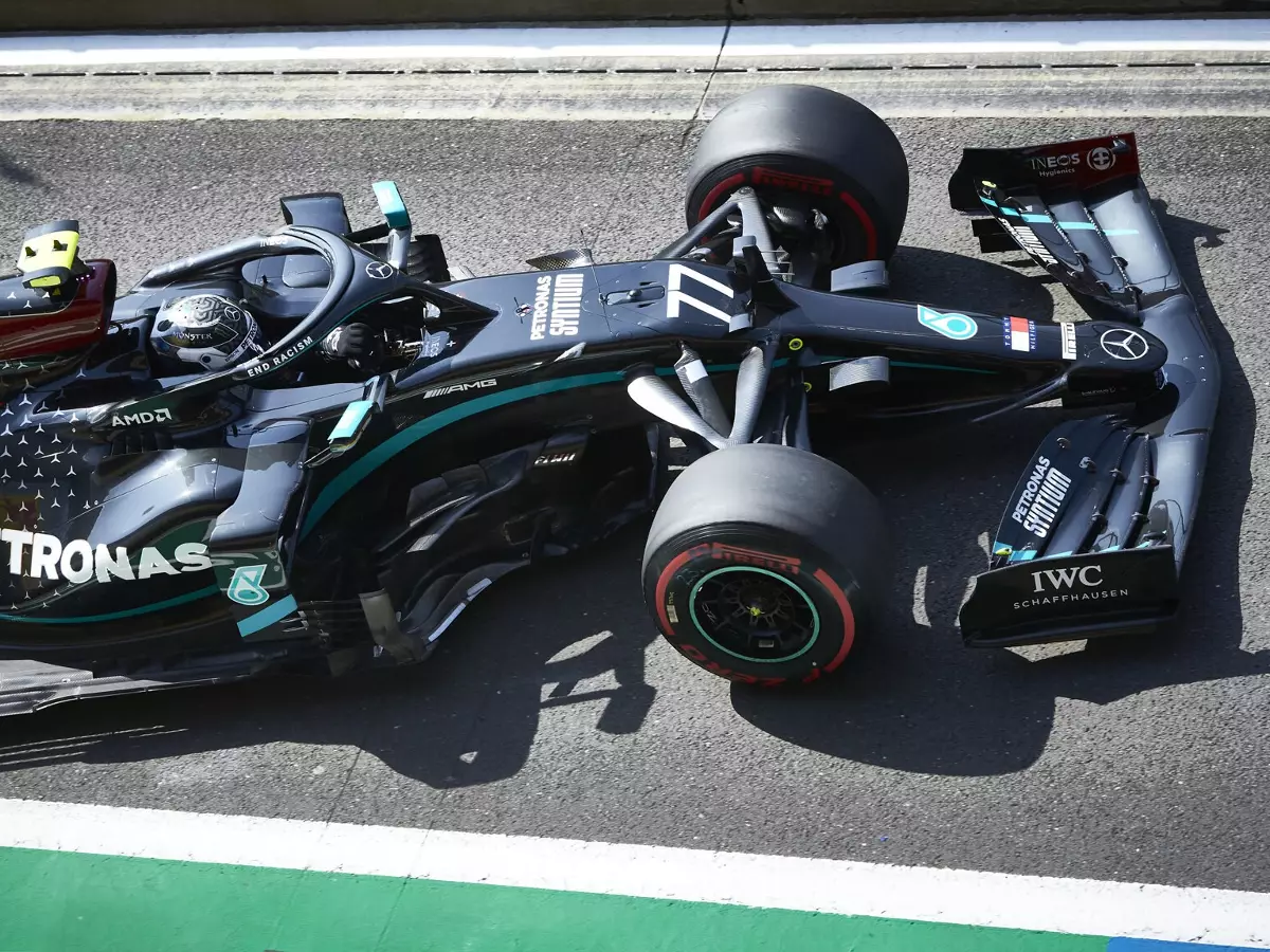 Valtteri Bottas Foto zur News: F1 Silverstone 2020: Temperatur sinkt, Mercedes auf Pole-Kurs