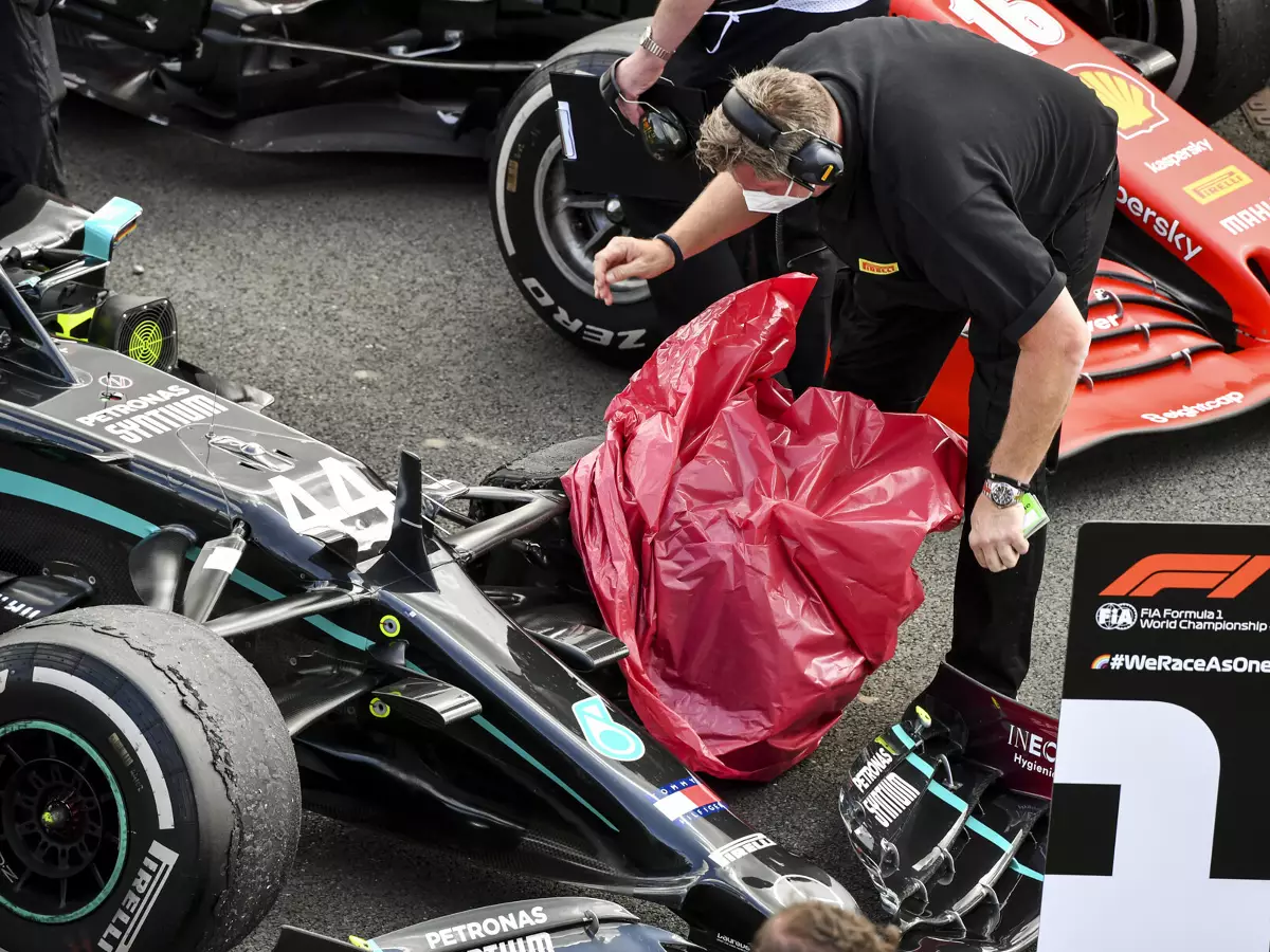 Lewis Hamilton Foto zur News: Reifendrama in Silverstone: War Kimi Räikkönen an allem schuld?