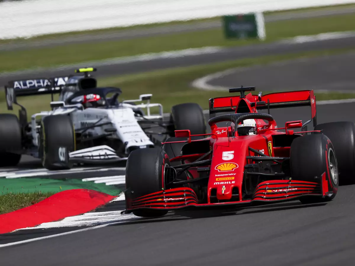Sebastian Vettel, Pierre Gasly Foto zur News: Noten Silverstone: Überholmanöver gegen Vettel wird belohnt