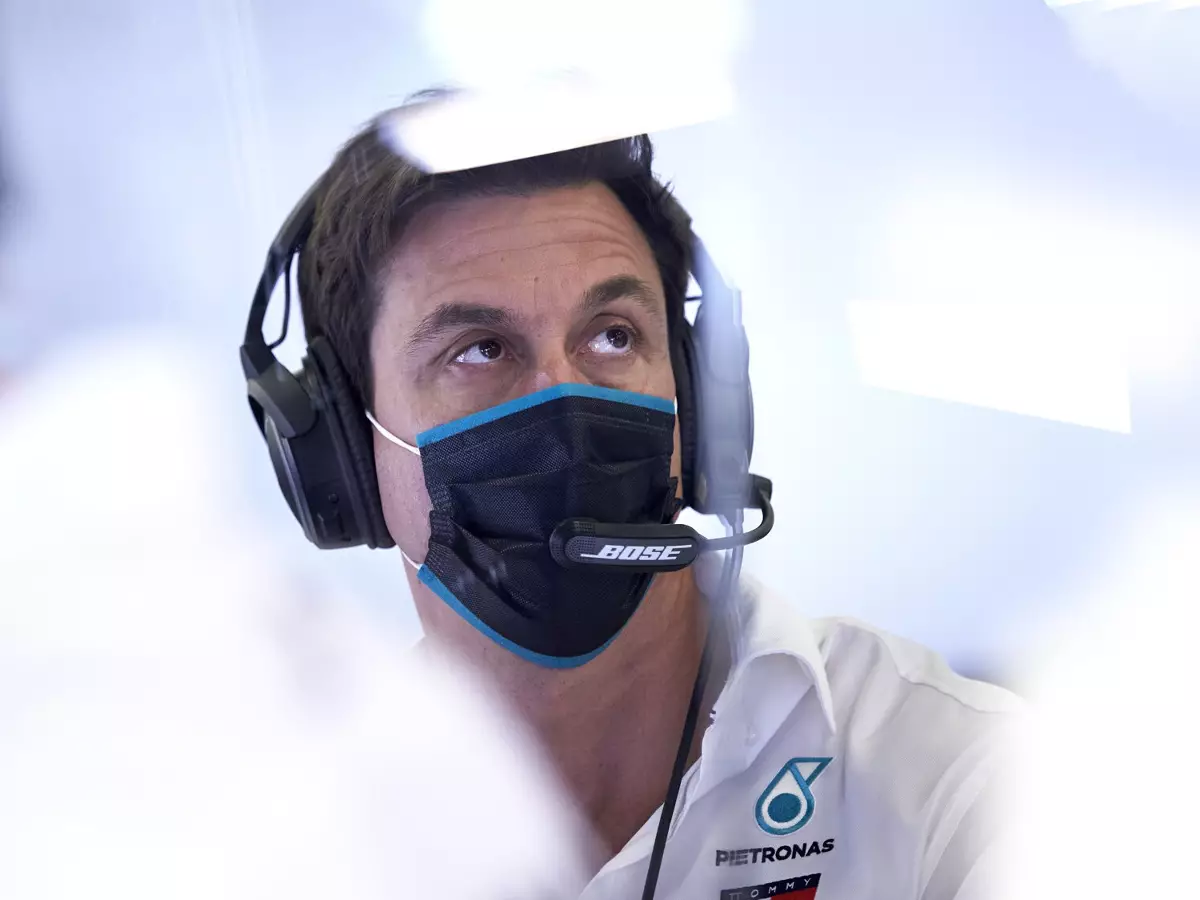 Foto zur News: Toto Wolff: COVID-19-Tests "können schon unangenehm werden"