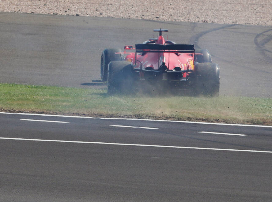 Foto zur News: "Wir opfern Seb nicht": Ursachenforschung rund um Vettel