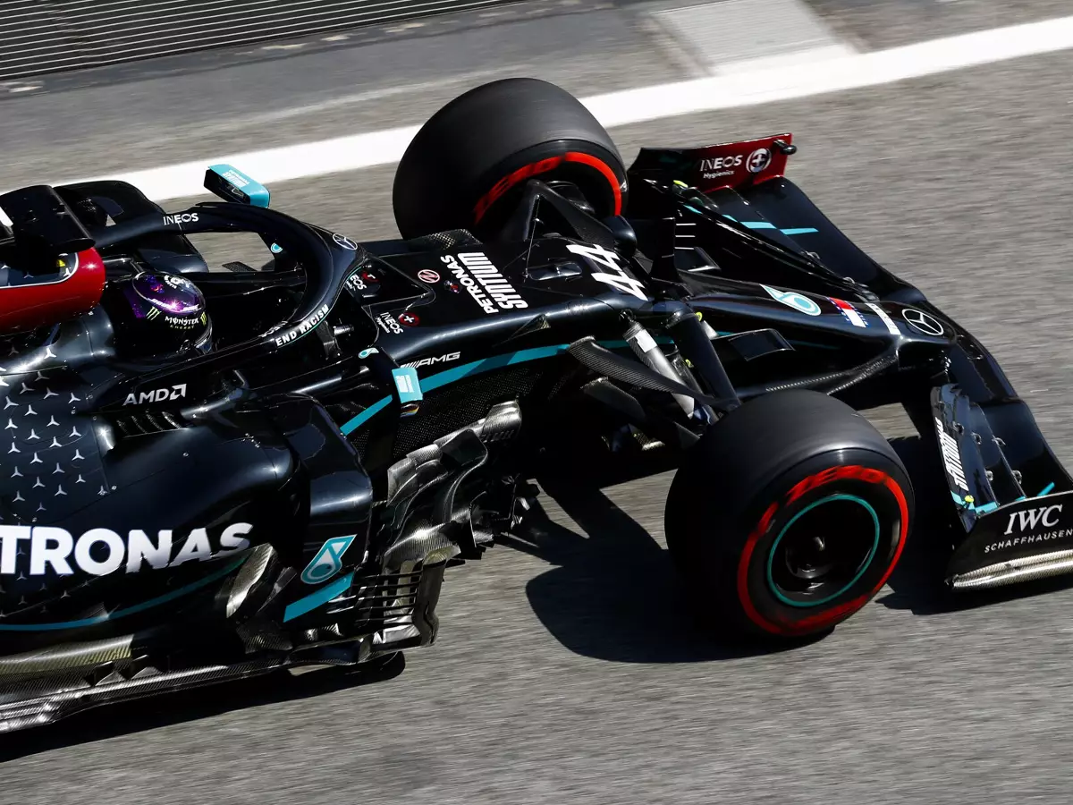 Lewis Hamilton Foto zur News: Lewis Hamilton: "Sehr eng" zwischen Mercedes und Red Bull in Barcelona