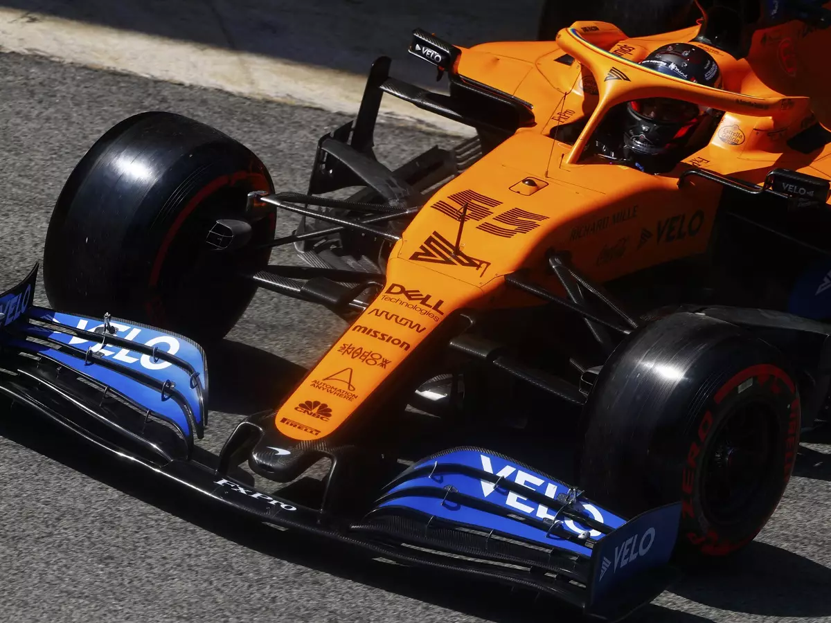 Carlos Sainz Foto zur News: Trotz Chassiswechsel: Kühlproblem bei McLaren bleibt bestehen
