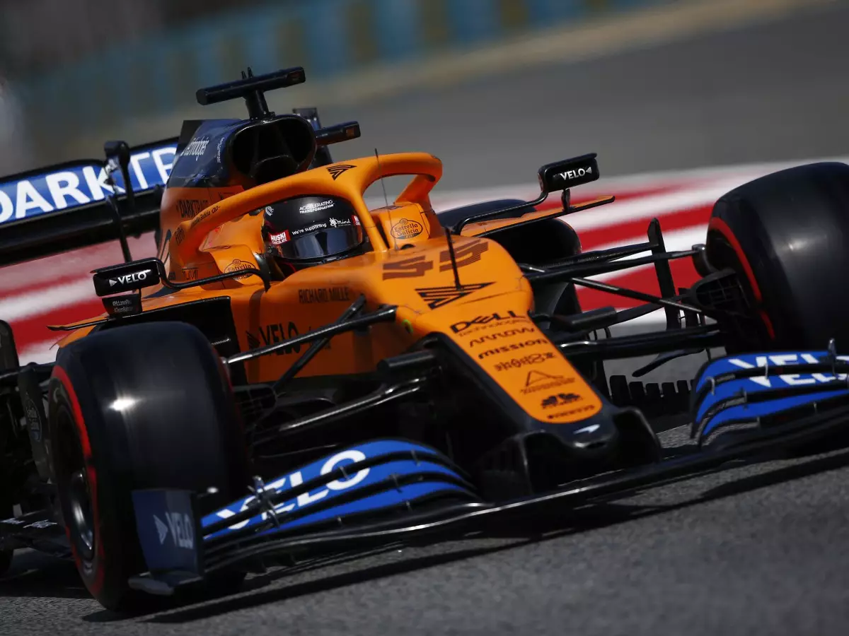 Carlos Sainz Foto zur News: Wie Renault das Kühlungsproblem von McLaren gelöst hat
