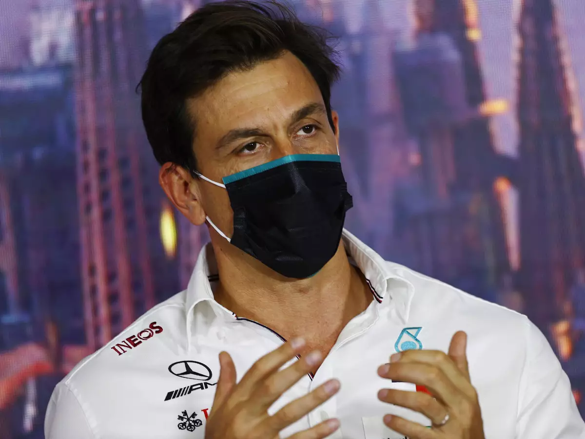 Toto Wolff Foto zur News: Toto Wolffs Zukunft als Teamchef: Klare Fragen, vage Antworten