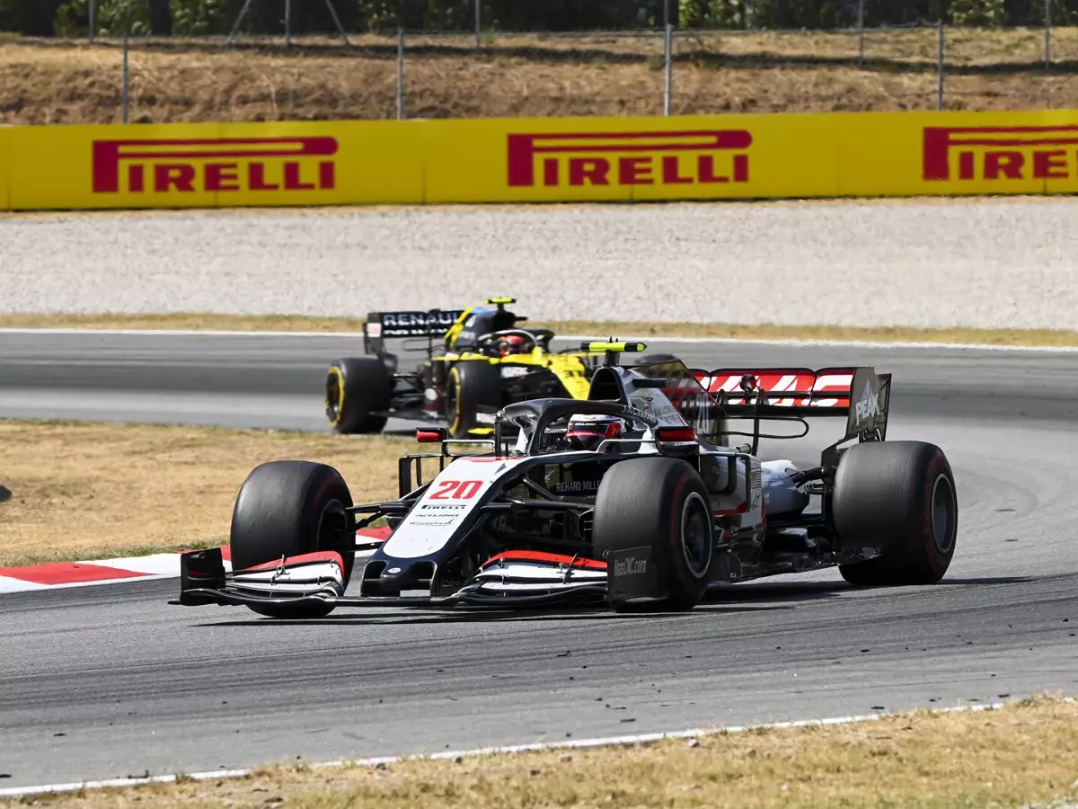 Kevin Magnussen, Esteban Ocon Foto zur News: Nach Magnussen-Ocon-Crash: Fahrer äußern Sicherheitsbedenken