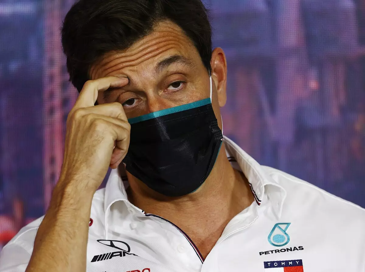 Toto Wolff Foto zur News: Toto Wolff: Dichter F1-Rennkalender hinterlässt seine Spuren