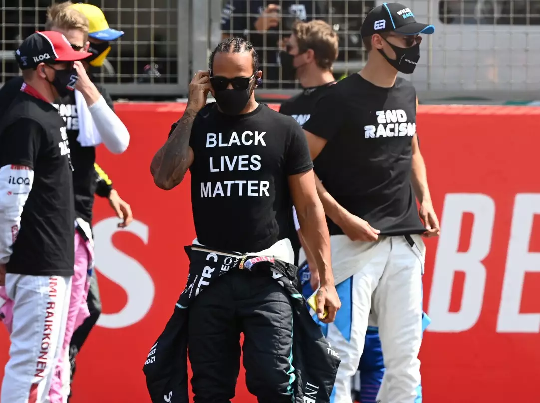 Lewis Hamilton, George Russell Foto zur News: George Russell: Lewis Hamilton ein wichtiger Leader für junge Fahrer