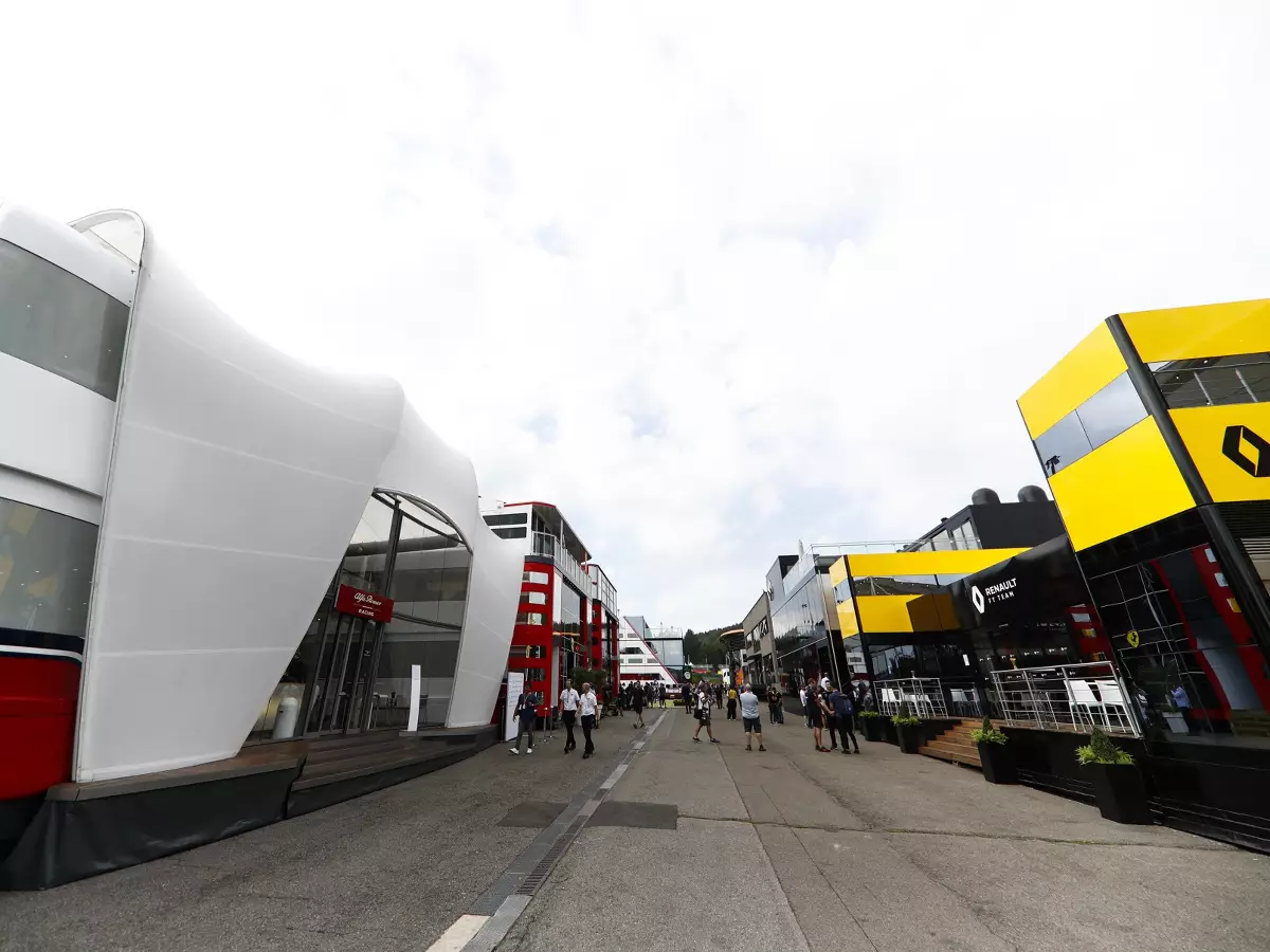 Spa Foto zur News: Aus Kostengründen: Motorhomes kehren ins Formel-1-Paddock zurück