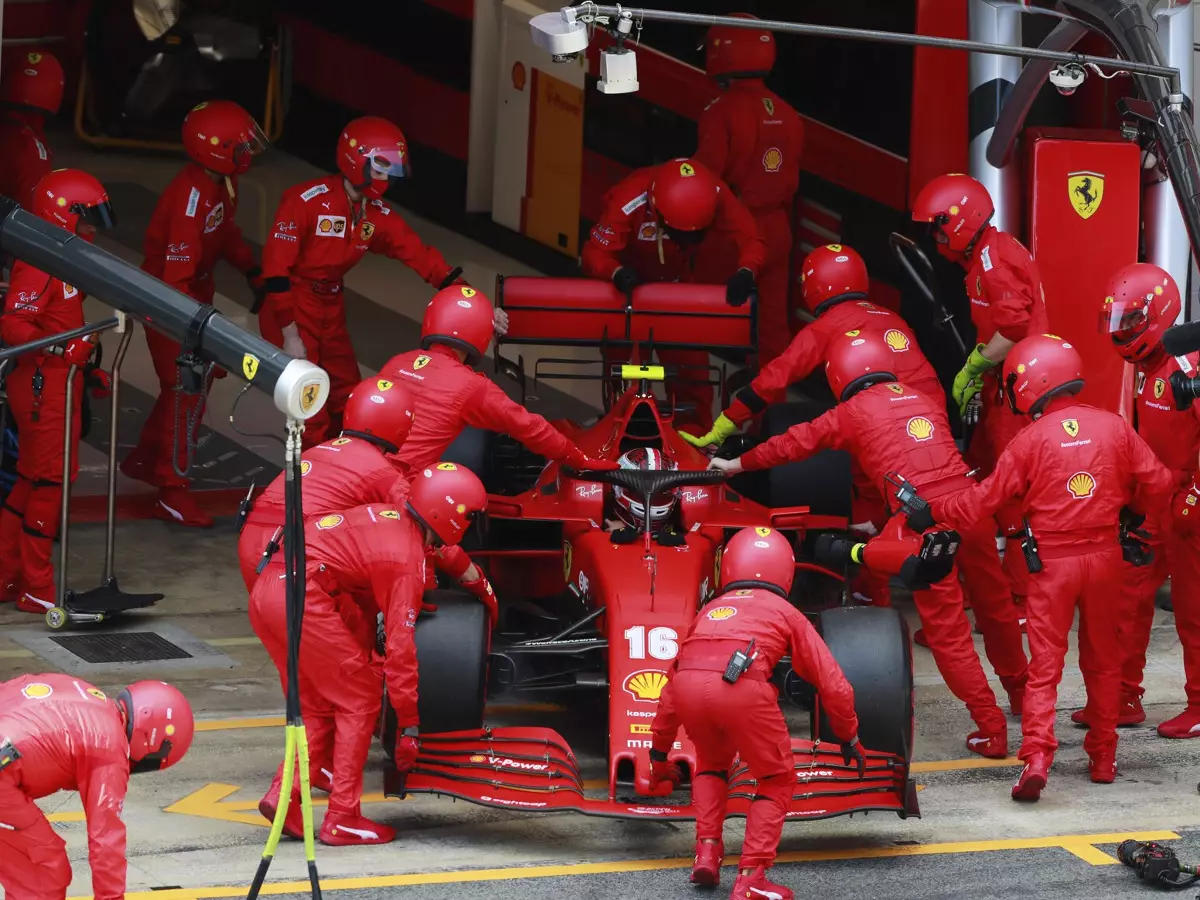 Charles Leclerc Foto zur News: Leclerc-Ausfall in Spanien: Ferrari hat Elektronikdefekt identifiziert