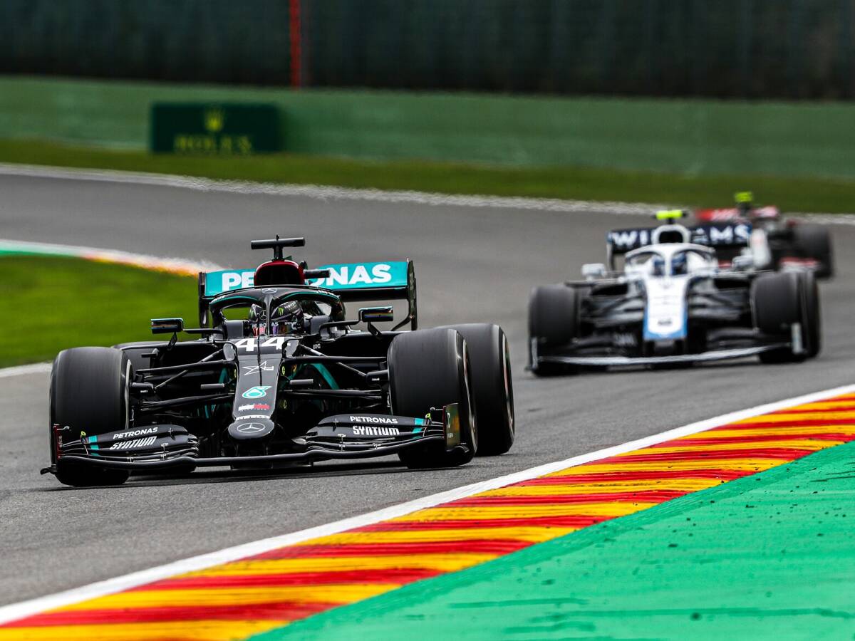 Foto zur News: Nach dem Freitagstraining in Spa: Hamilton sieht Red Bull vor Mercedes