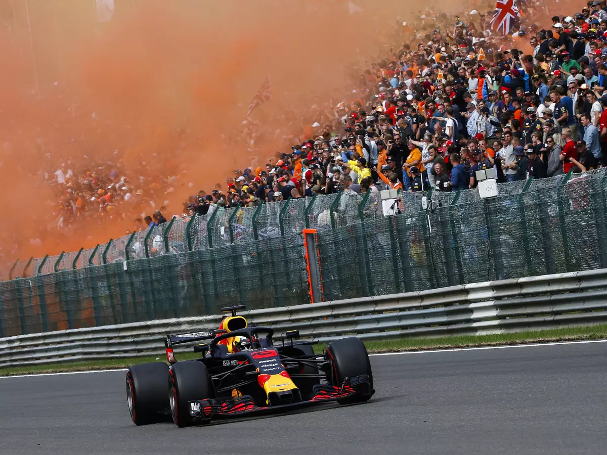 Foto zur News: 350 Euro Strafe: Verstappen-Fans aus Belgien zurückgeschickt