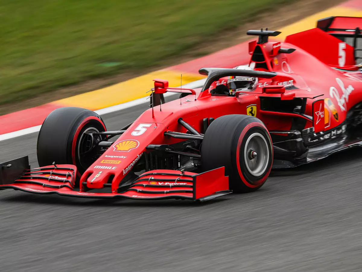 Sebastian Vettel Foto zur News: Mattia Binotto: Ferrari-Desaster ist Spa-spezifisch