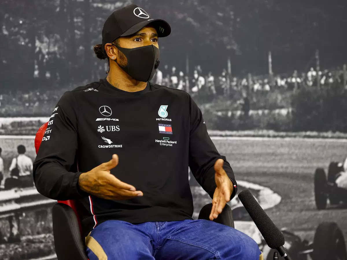 Foto zur News: Warum sich Lewis Hamilton direkt nach dem Qualifying umzieht