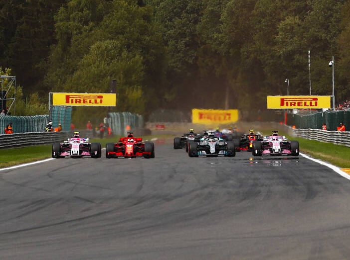 Foto zur News: Mercedes zittert vor dem Start: Kommt Ricciardo aus dem Windschatten?