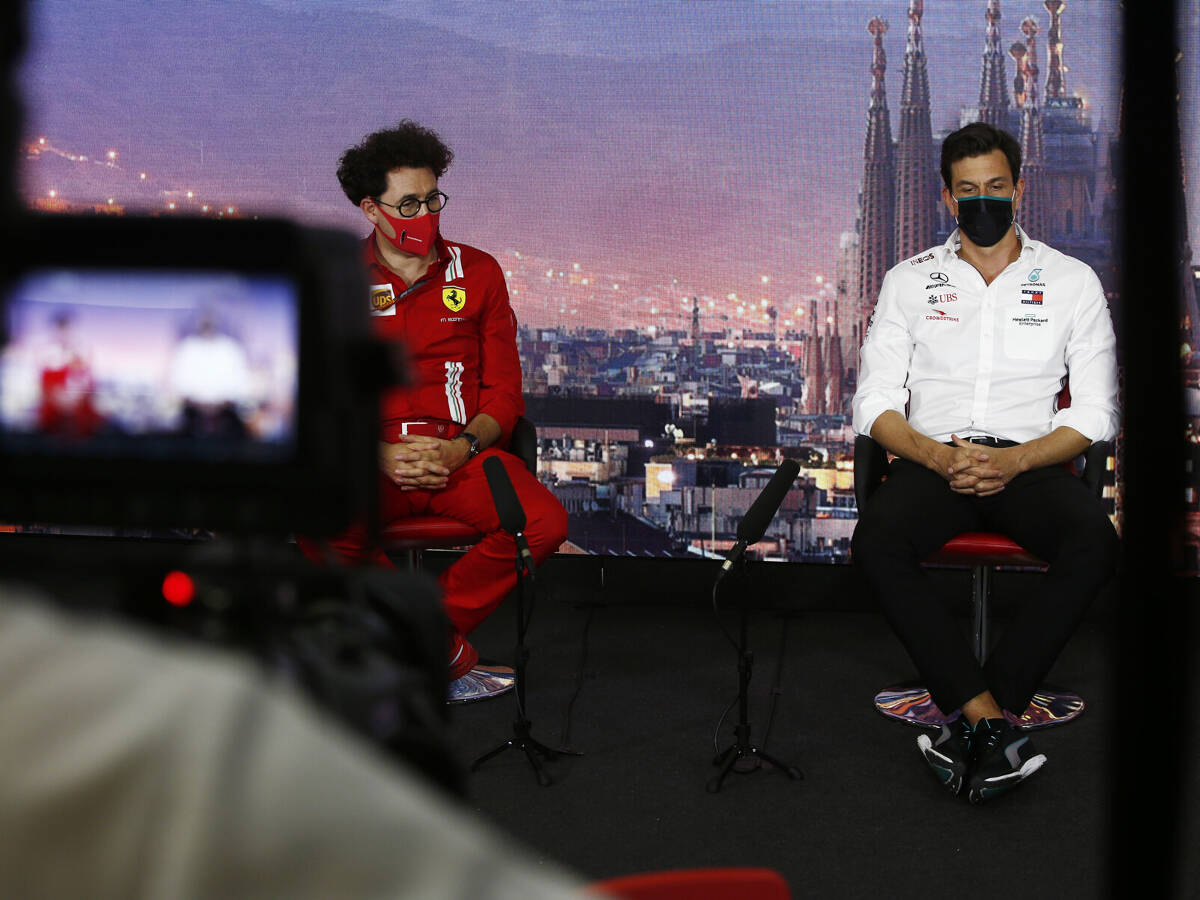 Foto zur News: Toto Wolff an Ferrari: "Konzentrier dich auf die Performance!"