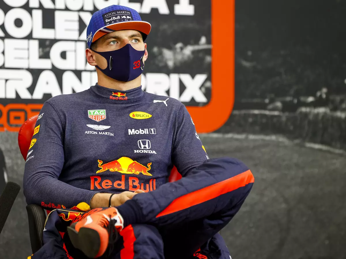 Foto zur News: Max Verstappen gelangweilt: "Lasst doch die Musik laufen!"