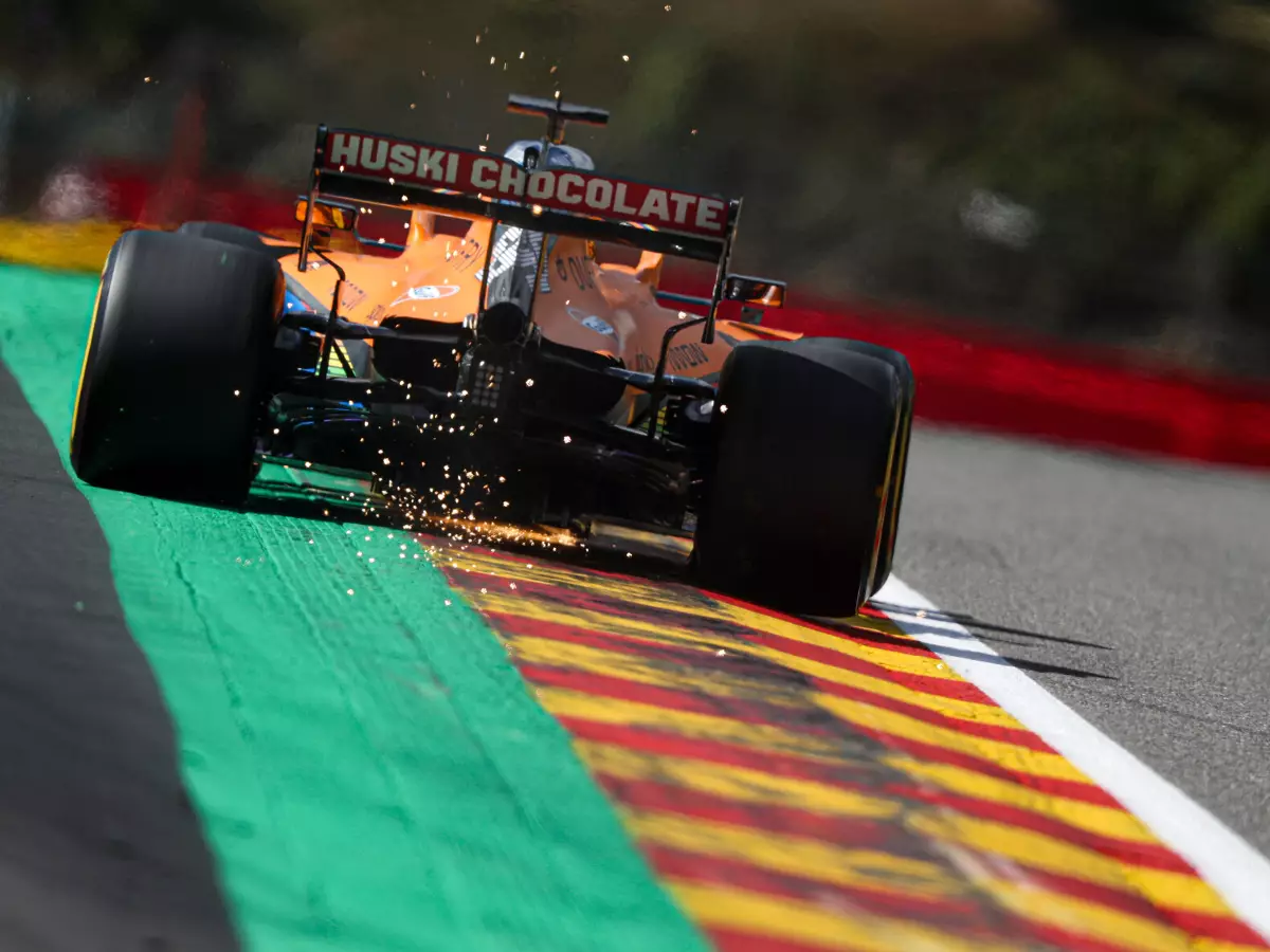 Carlos Sainz Foto zur News: Zu viel Asphalt in Spa: Carlos Sainz wünscht sich Kies und Gras zurück