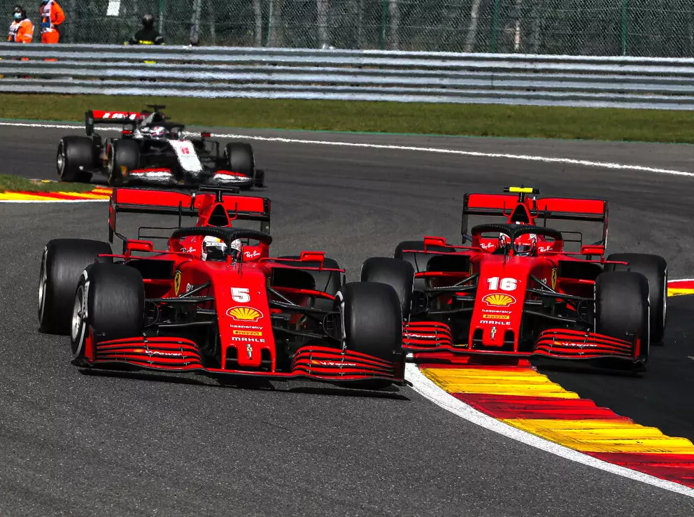 Sebastian Vettel, Charles Leclerc Foto zur News: Warum steigt Ferrari nicht einfach auf das 2019er-Auto um?