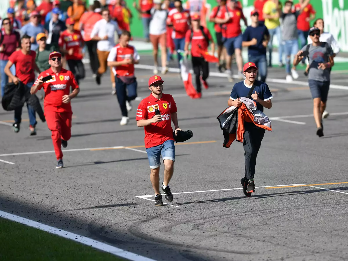 Foto zur News: Erste F1-Zuschauer in Monza: 250 Ärzte und Krankenschwestern auf Tribünen