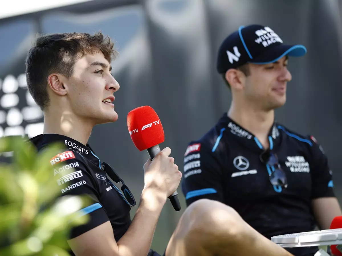 George Russell, Nicholas Latifi Foto zur News: Williams-Fahrer am Donnerstagmorgen über Teamchef-Rücktritt informiert