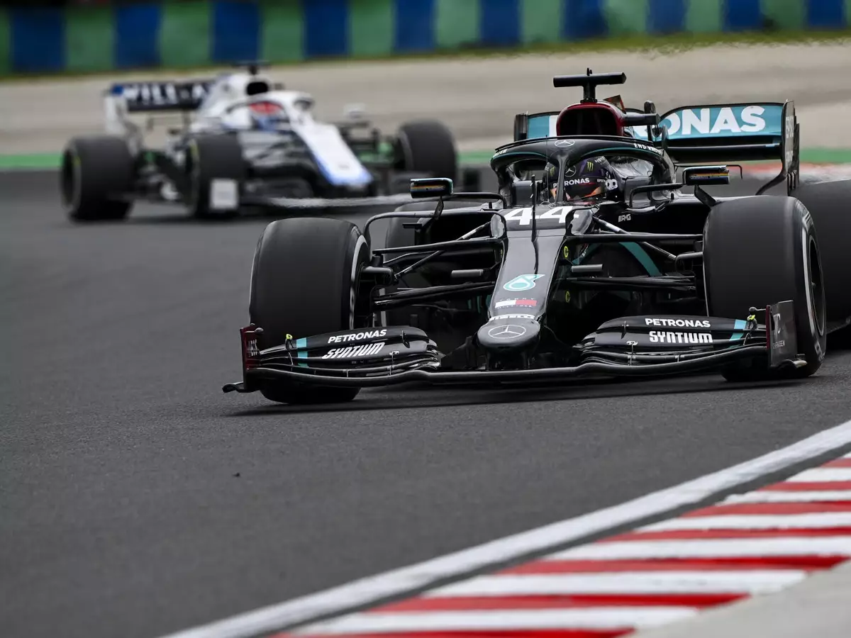 Lewis Hamilton, George Russell Foto zur News: Russell: Verbot des "Party-Modus" wird Mercedes eher helfen als schaden