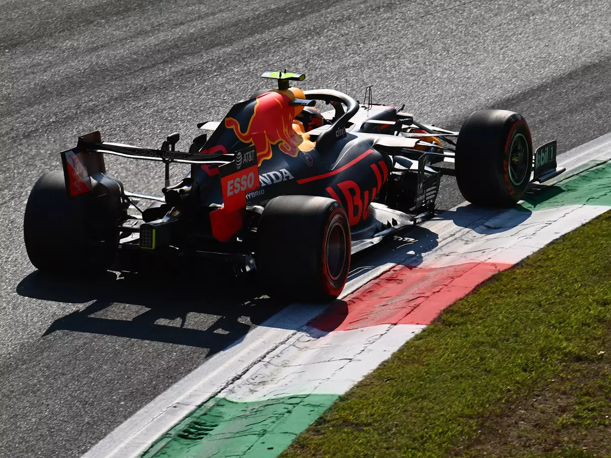 Foto zur News: Red-Bull-Teamchef wird konkret: Das ist Albons Problem mit dem RB16