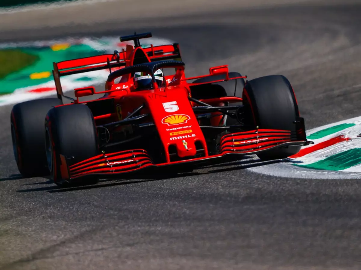Sebastian Vettel Foto zur News: Nächstes Ferrari-Debakel: Nur P13 und P17 in Monza!