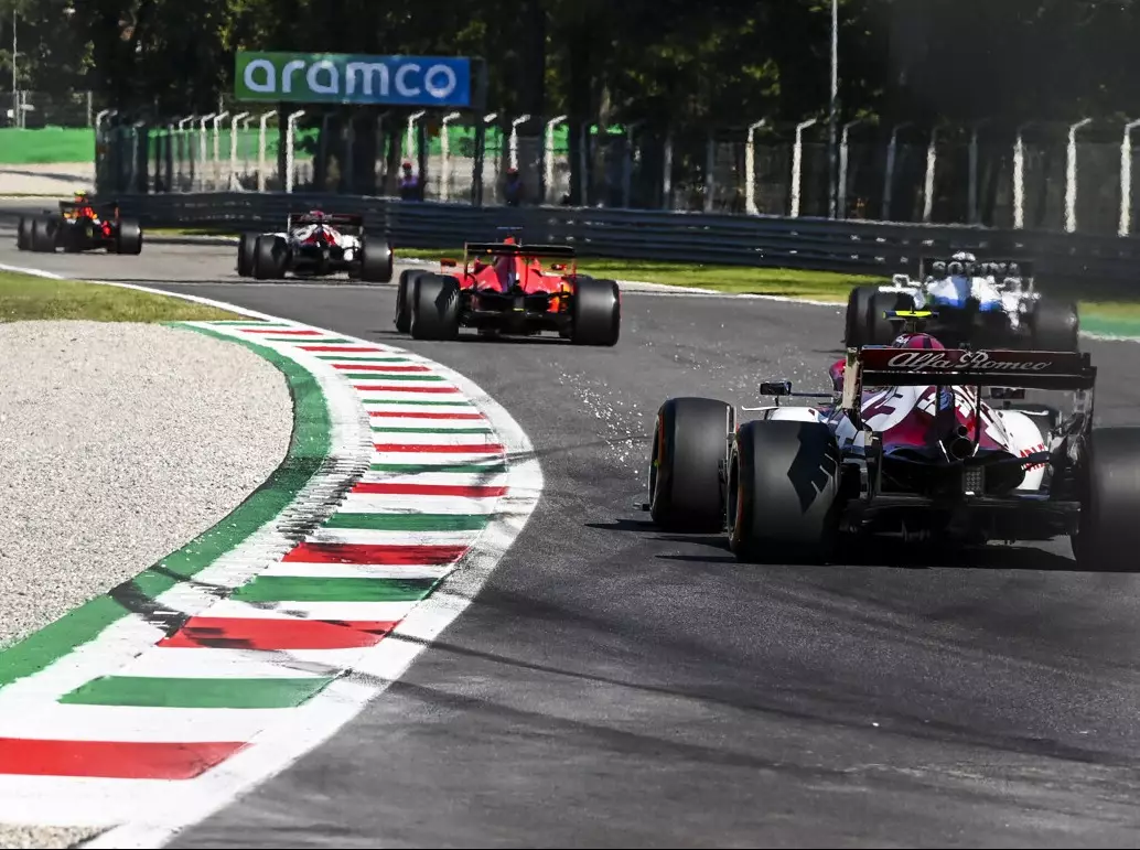 Sebastian Vettel, George Russell, Antonio Giovinazzi Foto zur News: Formel-1-Fahrer nach Quali-Chaos: "Was zur Hölle machen wir da?"