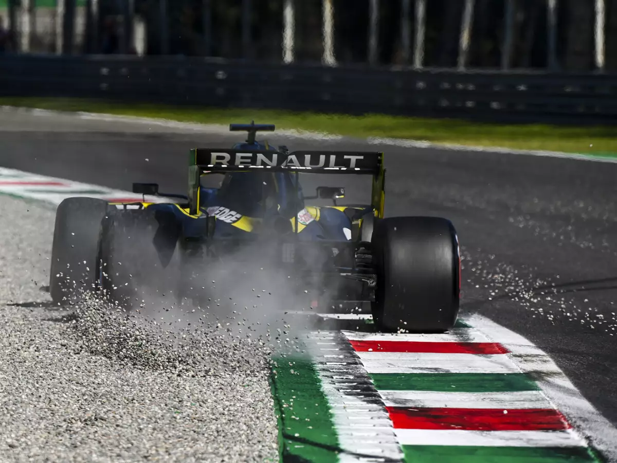 Daniel Ricciardo Foto zur News: Ricciardo im Renault nur auf P7: Doch kein Tattoo für Teamchef Abiteboul?