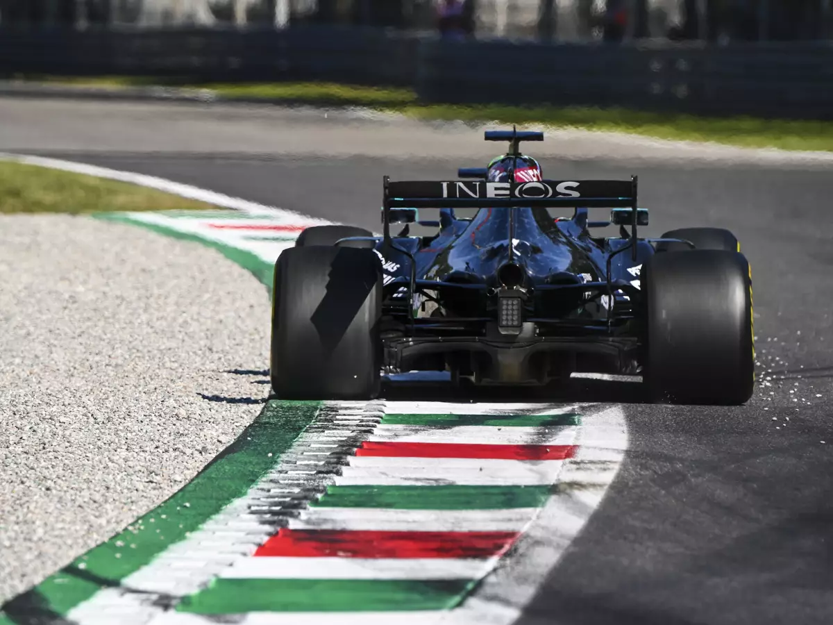 Lewis Hamilton Foto zur News: Verstappen über Mercedes: "Die brauchen keinen Windschatten"