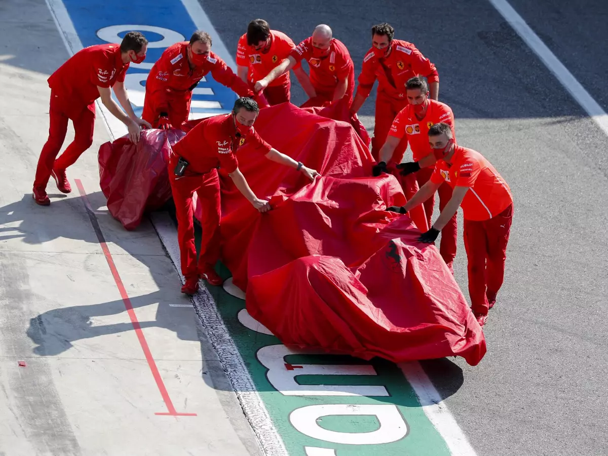 Foto zur News: "Mein Fehler!" Charles Leclerc nimmt Unfallschuld auf sich