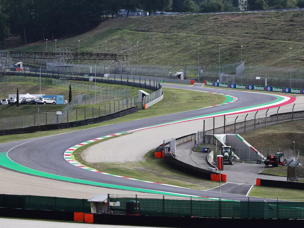 Foto zur News: Vor dem ersten Training: Fahrer warnen vor "Killer"-Strecke Mugello