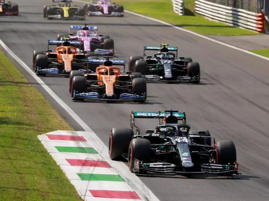 Lewis Hamilton, Carlos Sainz, Valtteri Bottas, Lando Norris Foto zur News: "Puffer nicht groß genug": McLaren dämpft nach Monza die Erwartungen