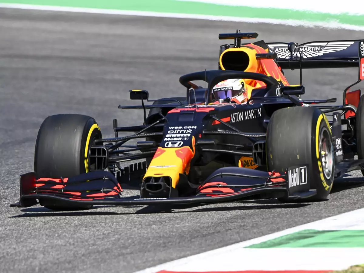 Foto zur News: "Sehen durchaus Chancen": Verstappen mit mehr Risiko im Rennen?