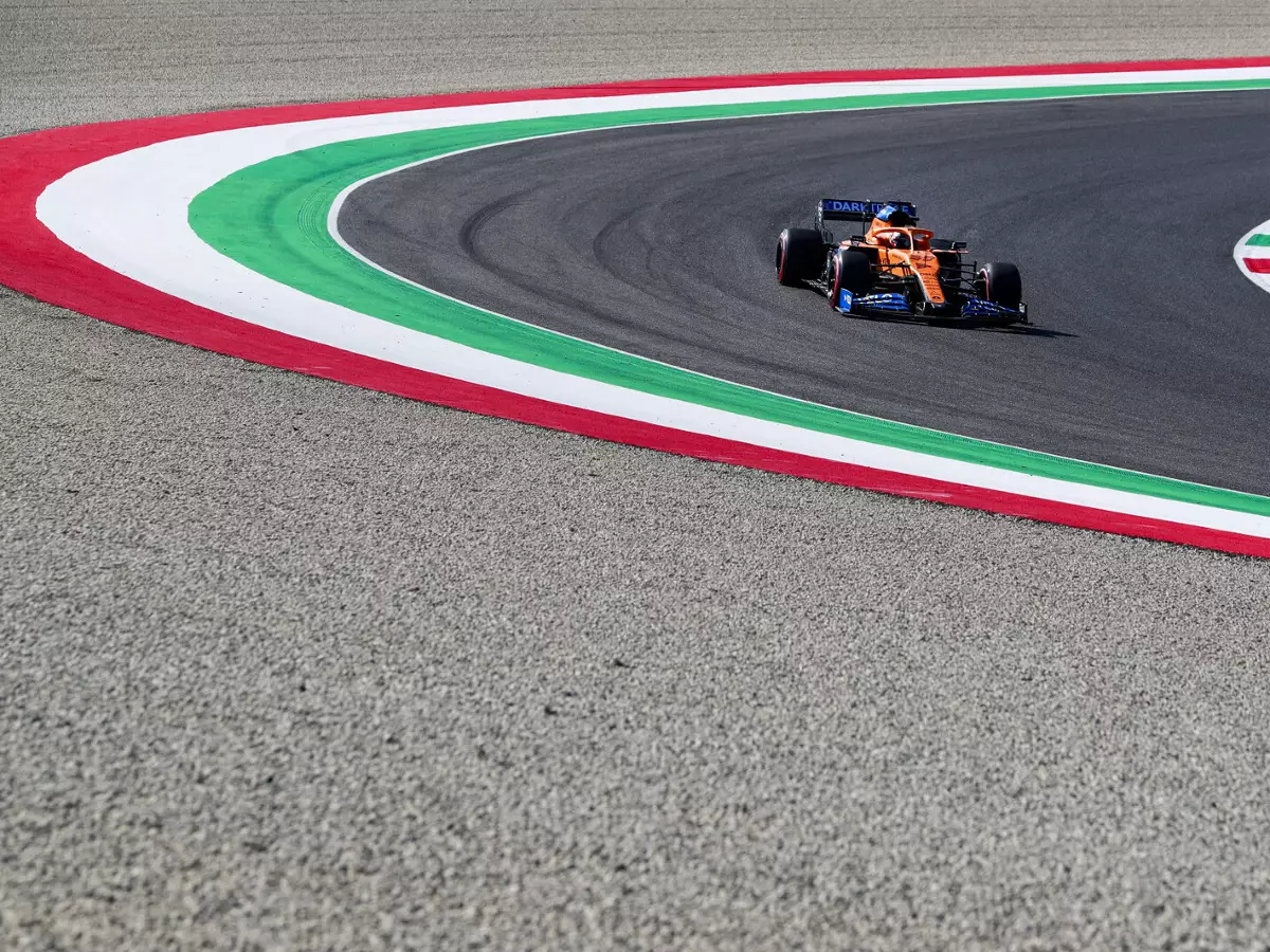Carlos Sainz Foto zur News: Carlos Sainz: Die FIA muss von Strecken wie Mugello lernen!