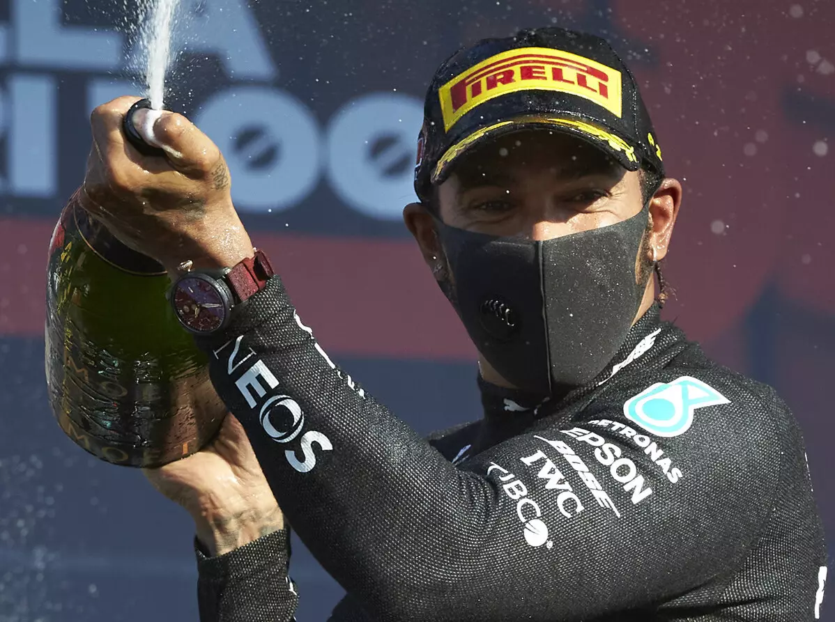 Lewis Hamilton Foto zur News: Auch in der "Noten-WM": Lewis Hamilton unterwegs zum Titel