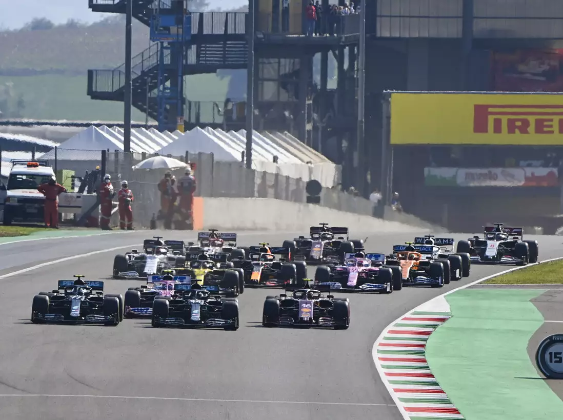 Lewis Hamilton, Valtteri Bottas, Charles Leclerc, Sergio Perez Foto zur News: Formel-1-Teams einig: Triple-Header "dürfen nicht neuer Standard werden"!
