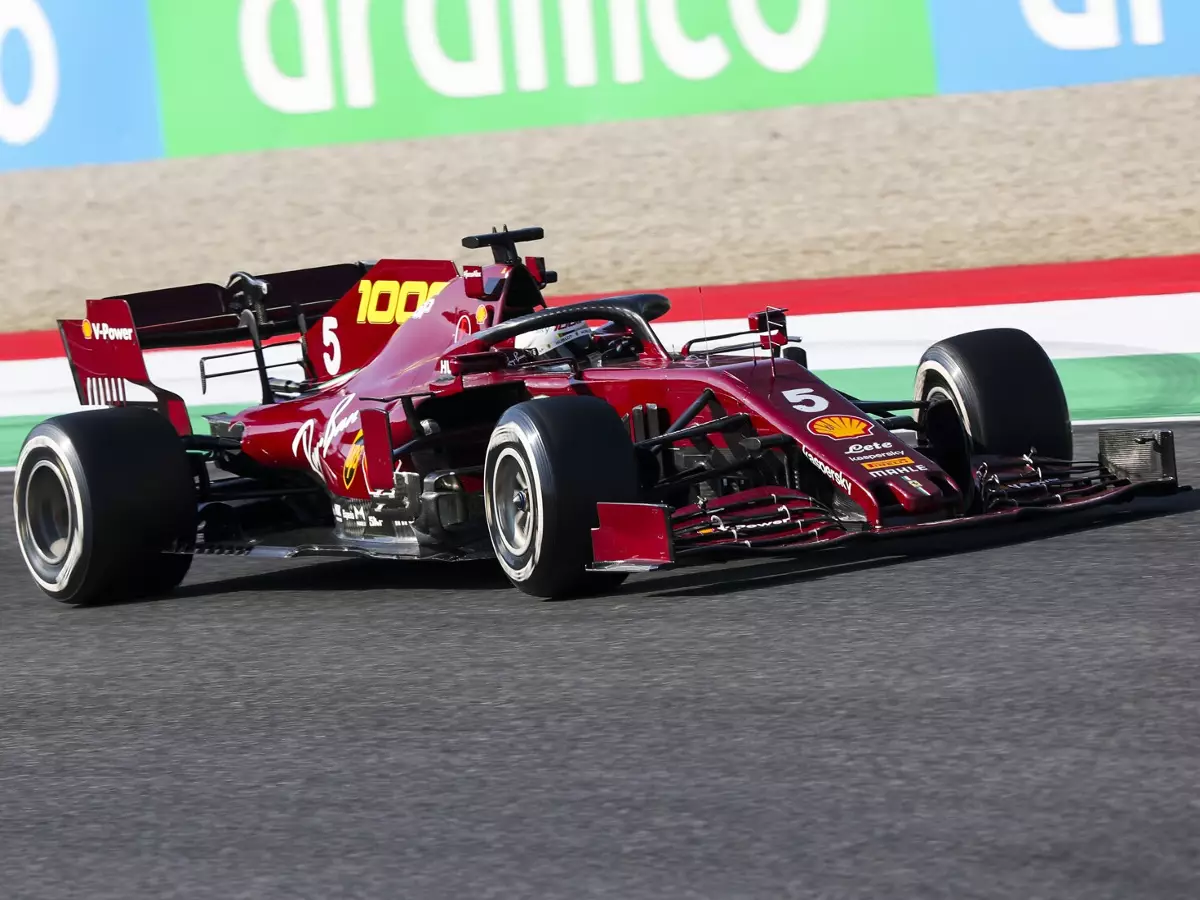 Sebastian Vettel Foto zur News: Ferrari kündigt komplett neuen Formel-1-Motor für Saison 2021 an