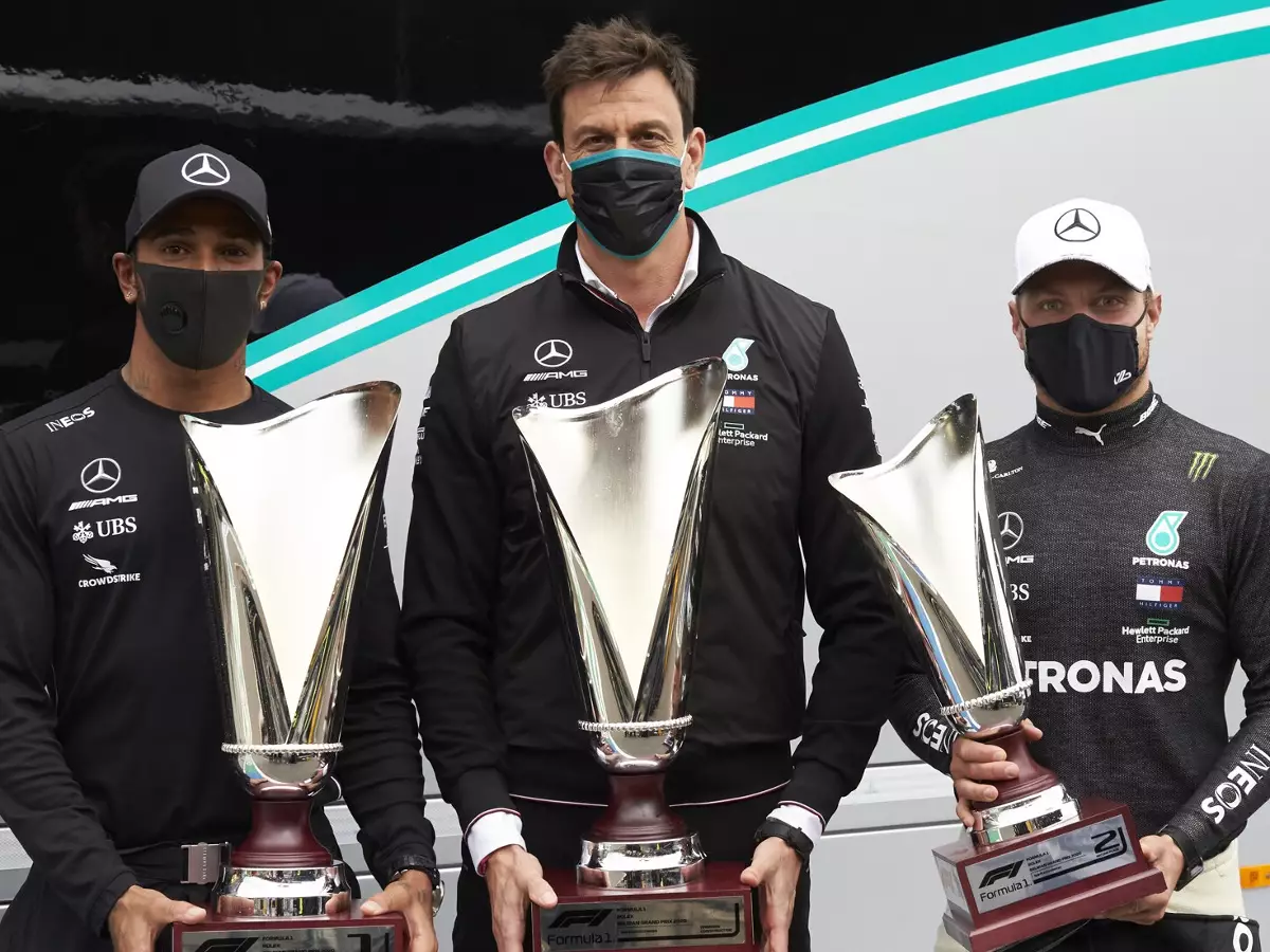 Lewis Hamilton, Toto Wolff, Valtteri Bottas Foto zur News: Mercedes: Das ist die Deadline für neuen Hamilton-Vertrag 2021