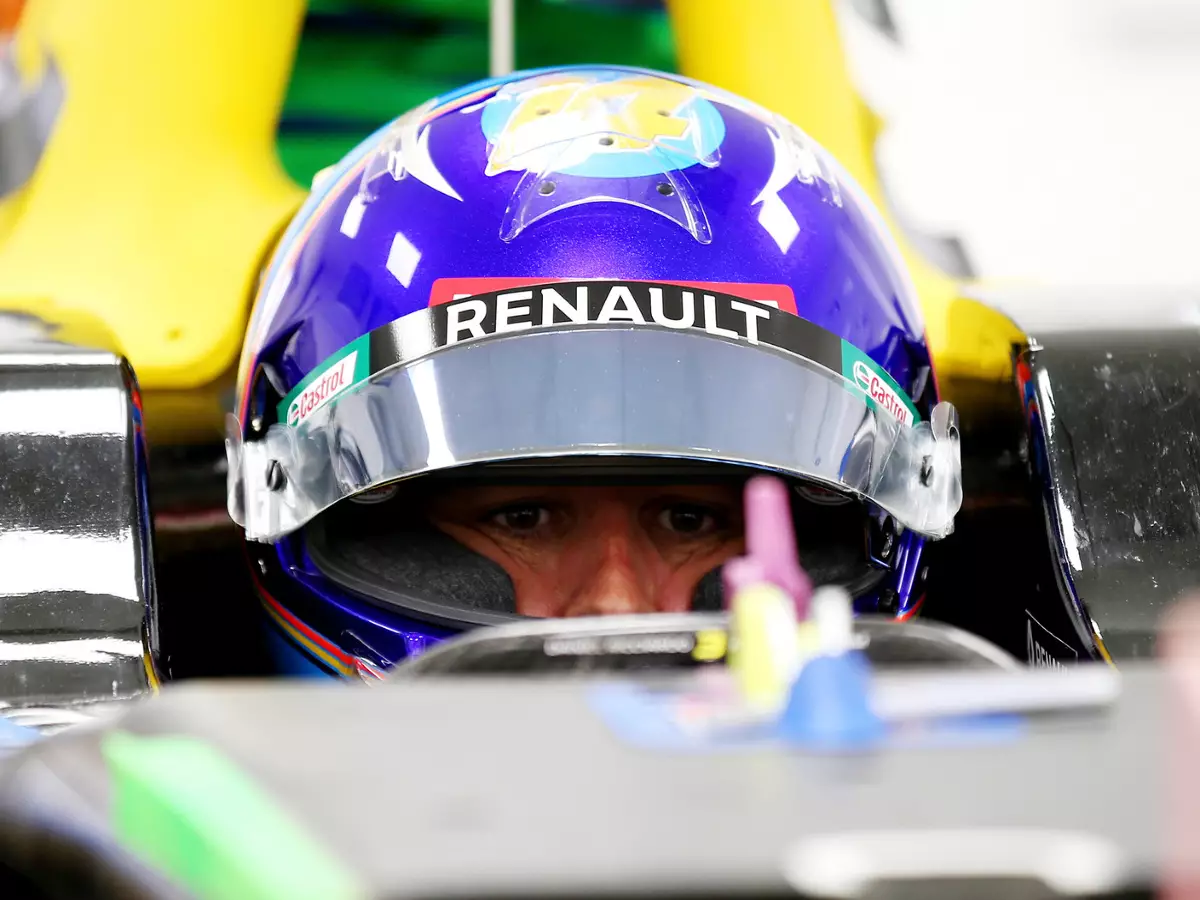 Fernando Alonso Foto zur News: Schon am Dienstag: Fernando Alonso mit Comeback-Test für Renault!