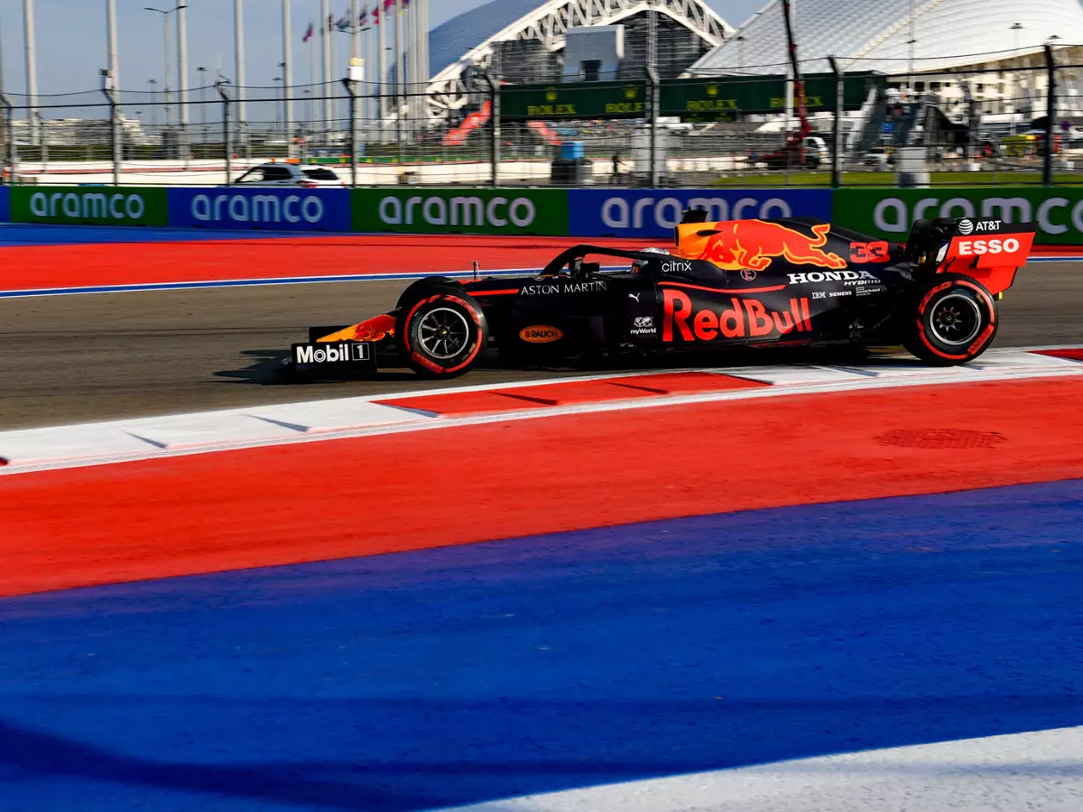 Foto zur News: Max Verstappen: P3 im Sotschi-Qualifying schwierig zu erreichen