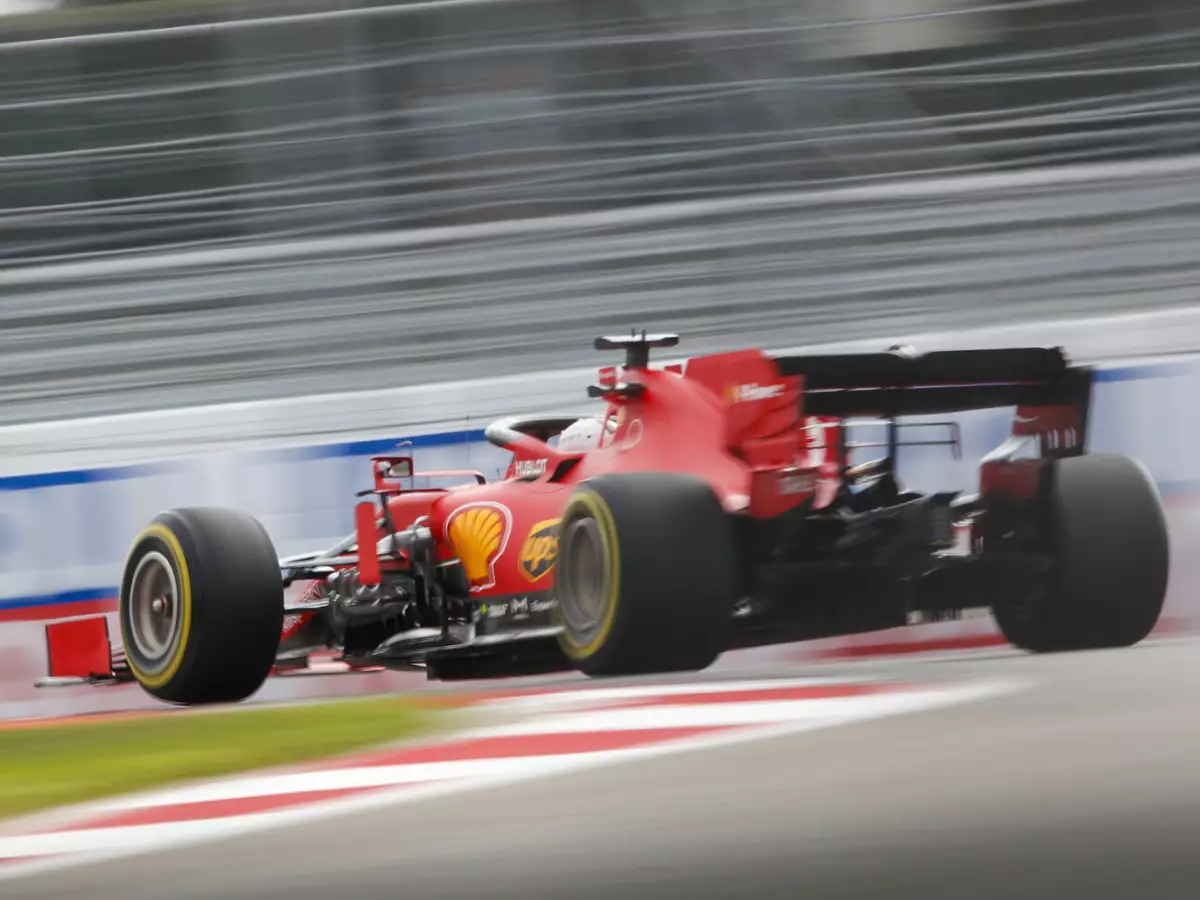 Sebastian Vettel Foto zur News: F1 Sotschi 2020: Vettel vor Qualifying mit Aufwärtstrend