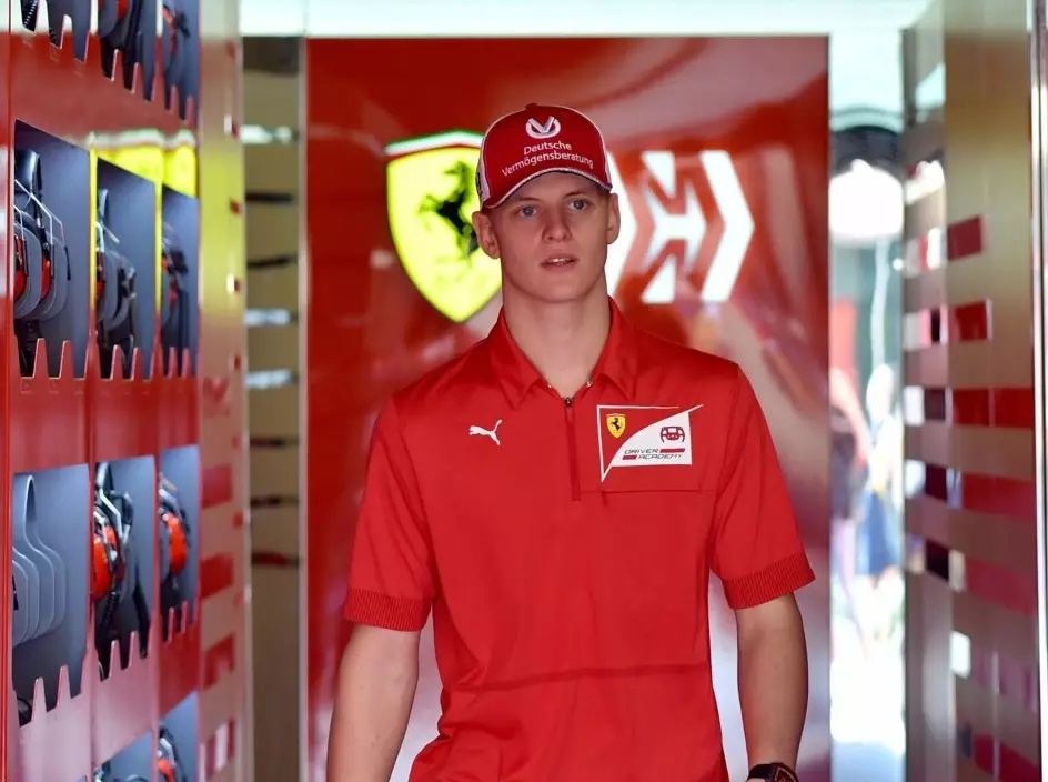 Mick Schumacher Foto zur News: Ross Brawn: "Nicht einfach, wenn du den Namen Schumacher trägst"