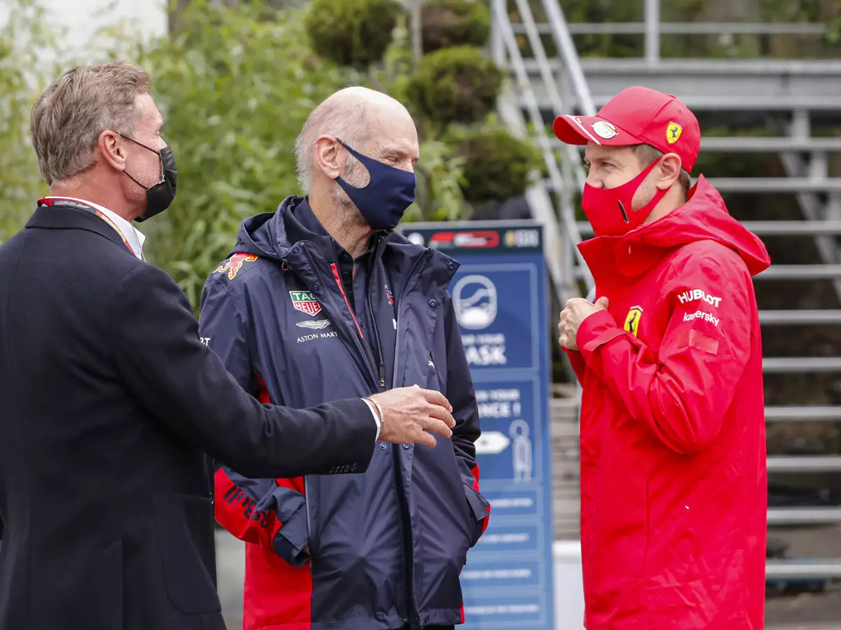 Foto zur News: Red Bull dementiert Gerüchte: Adrian Newey bleibt 2021 im Team